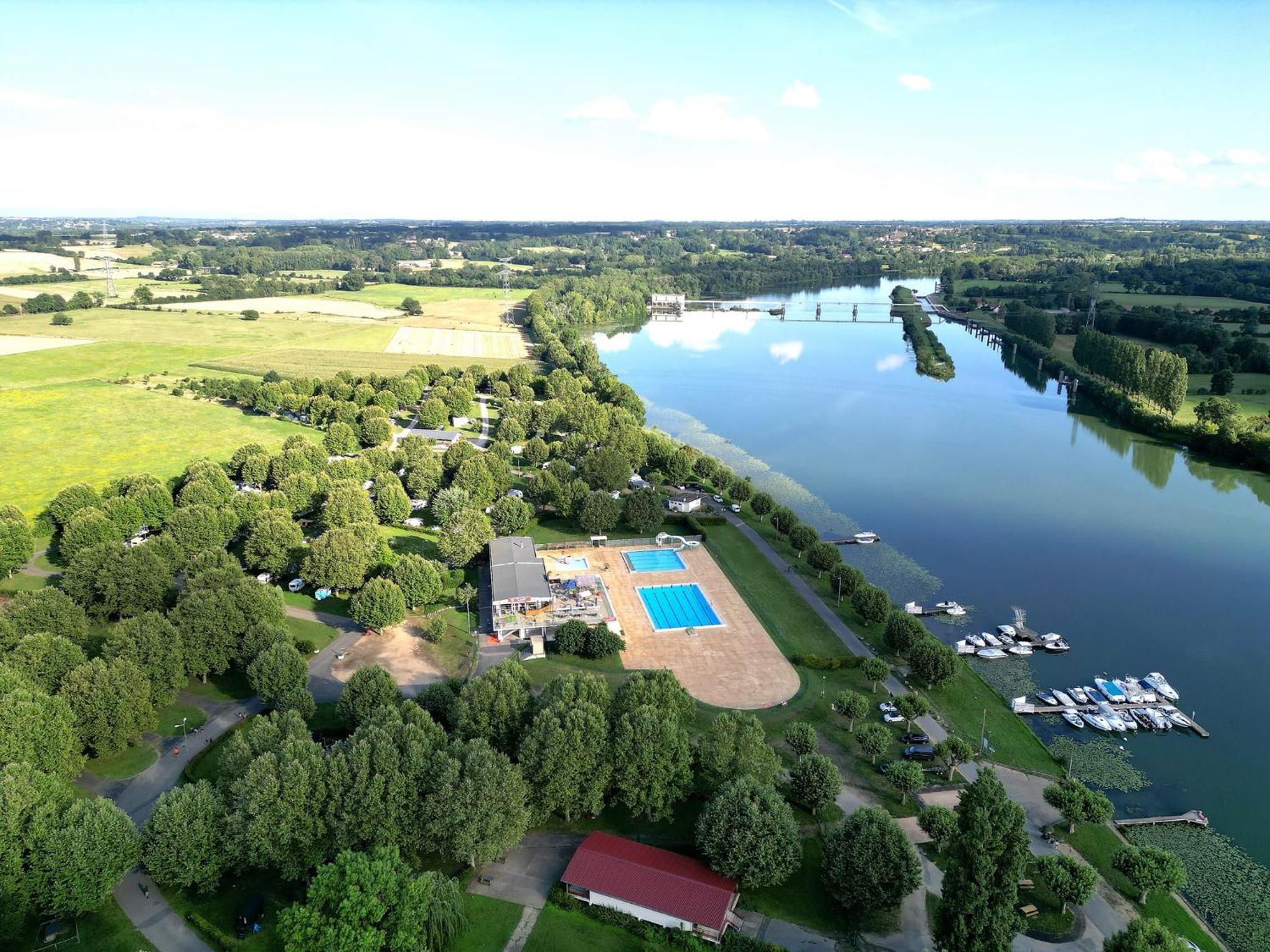 Camping De Thoissey *** Экстерьер фото