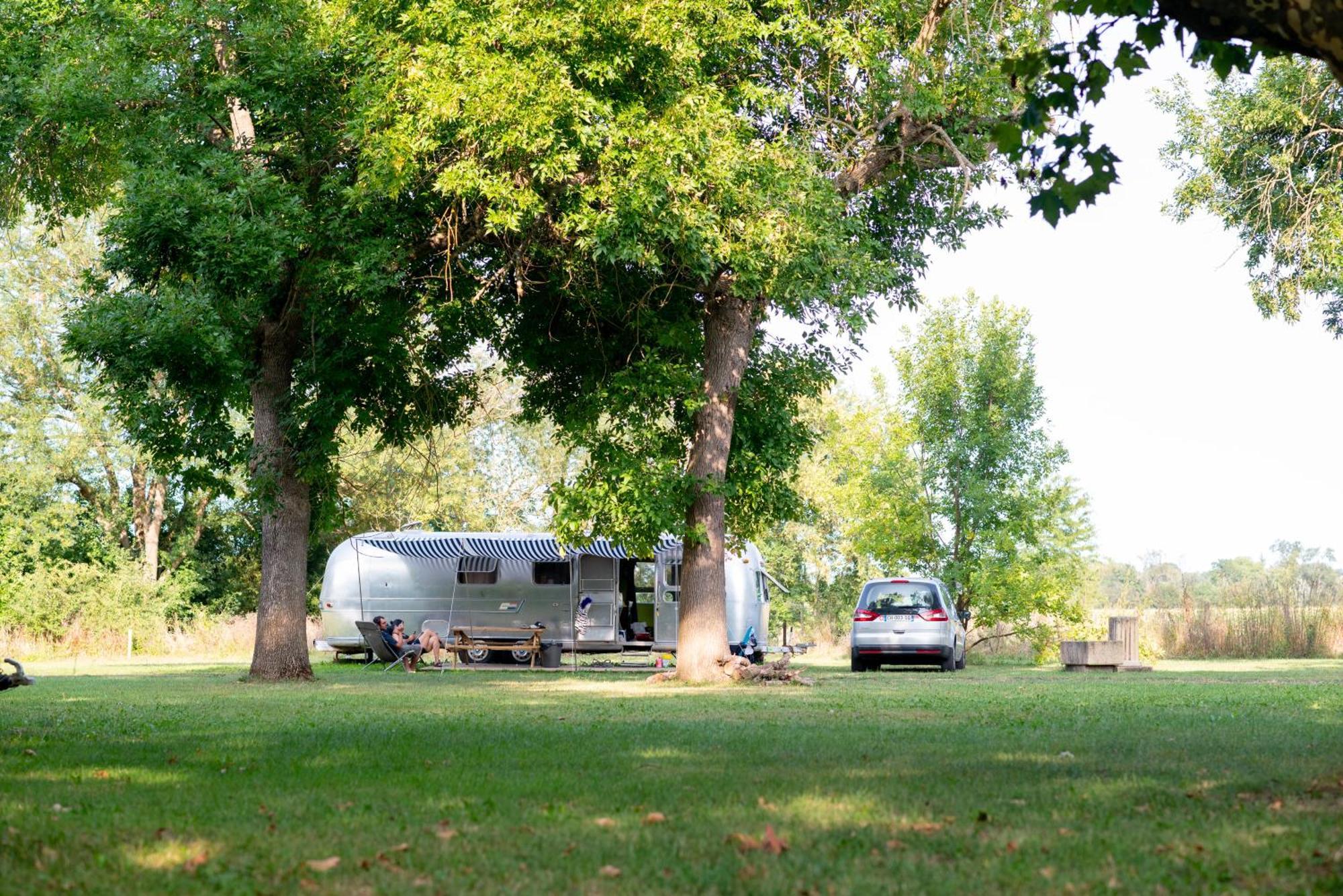 Camping De Thoissey *** Экстерьер фото