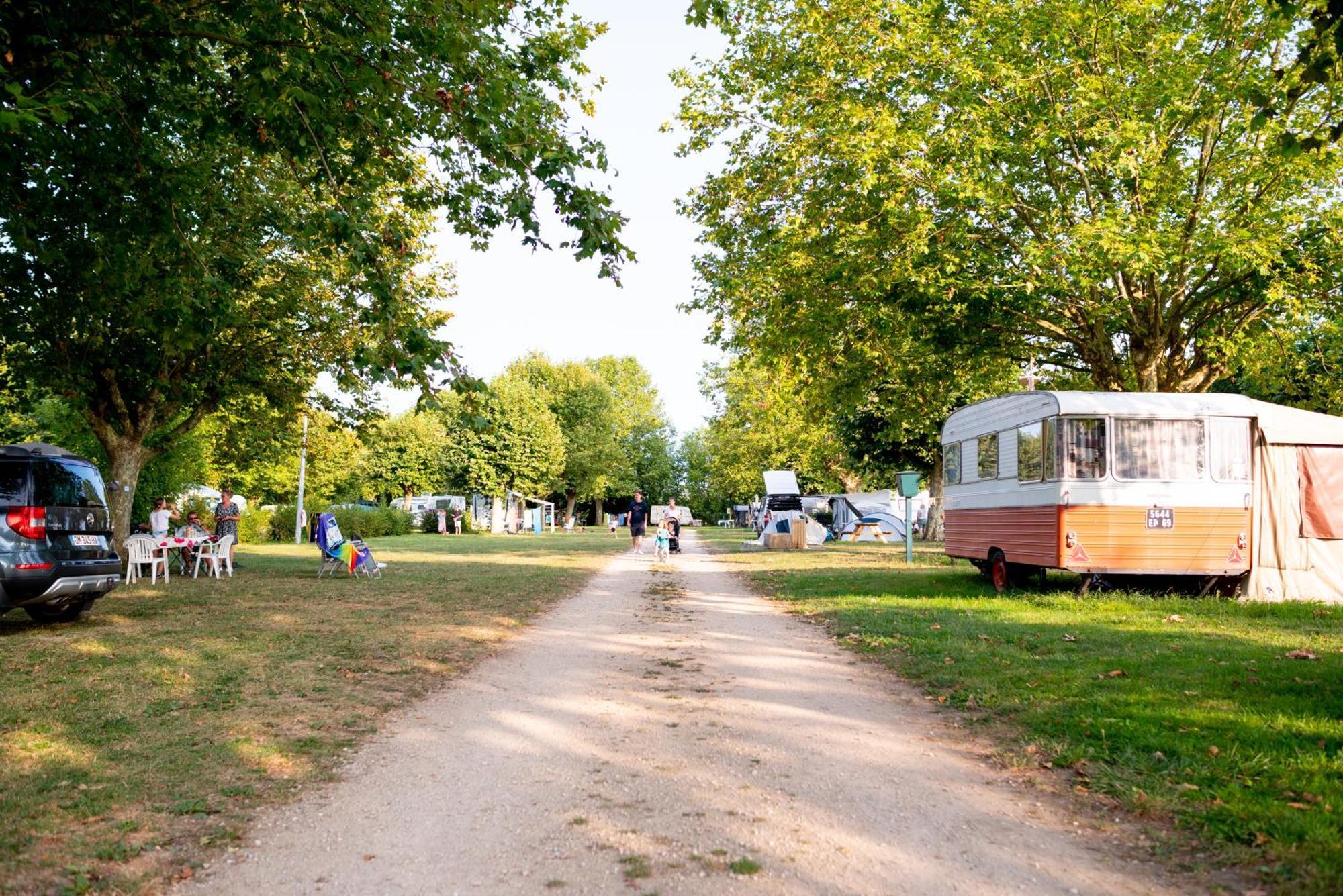 Camping De Thoissey *** Экстерьер фото